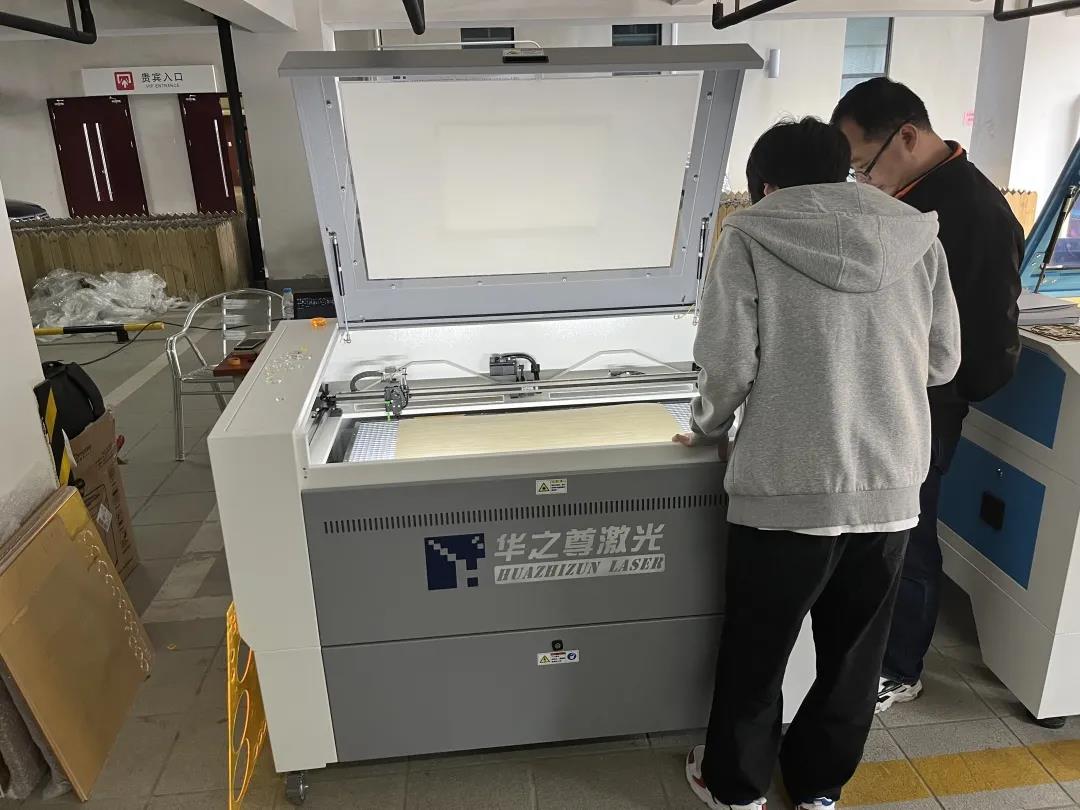 激光雕刻切割機(jī)加工運(yùn)行場(chǎng)景